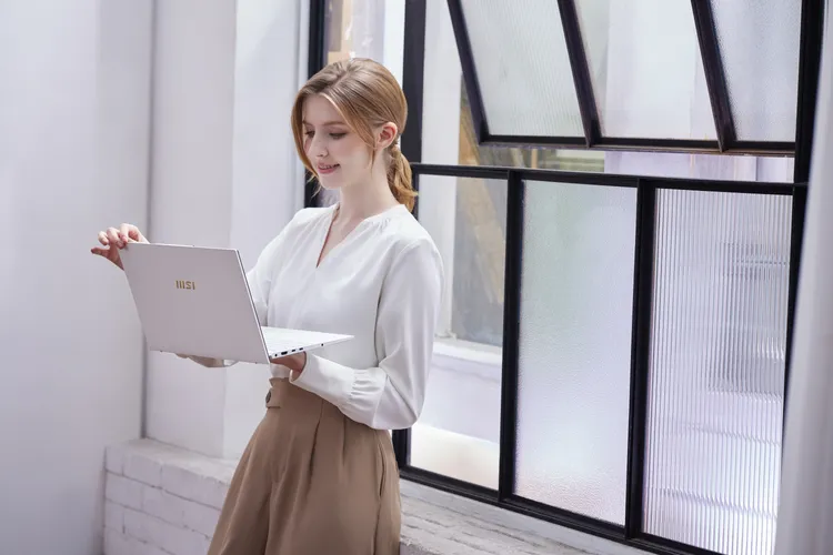 Prestige 13 Evo商務筆電十分輕巧。業者提供