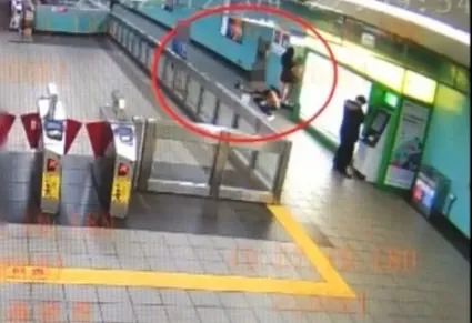 色膽包天！北市男見短裙辣妹「凍未條」　捷運站脫褲露鳥被逮