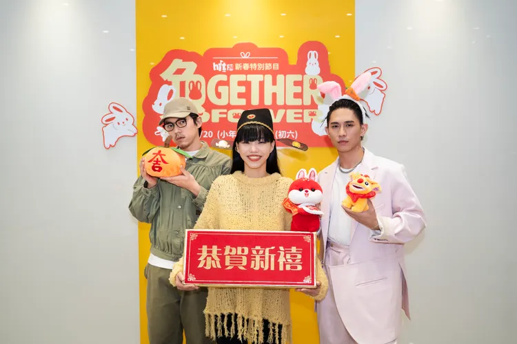 HUSH(左起)、洪佩瑜與柏霖擔任電台初五特別節目主持人。HitFm提供