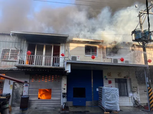 台南塑膠工廠大火釀空污 現主時台南、北高雄人關門窗別外出