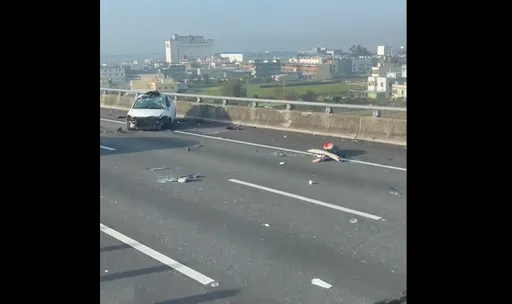 國3苗栗段轎車自撞護欄、駕駛噴飛車外 驚悚畫面曝光!車流一度回堵