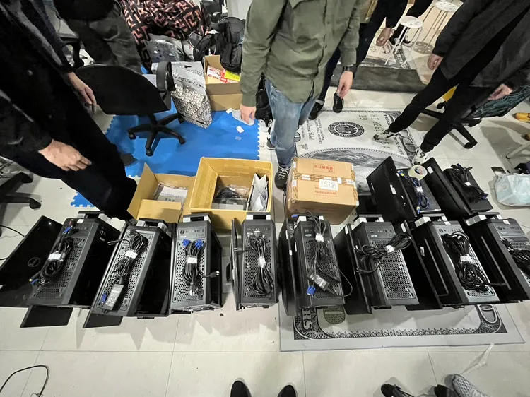 警方查扣的證物。翻攝畫面