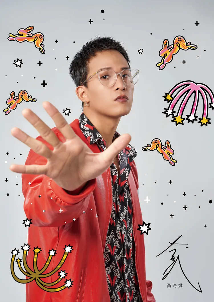 「茄子蛋」阿斌演繹兔年限定的RX5411D光學眼鏡。品牌提供