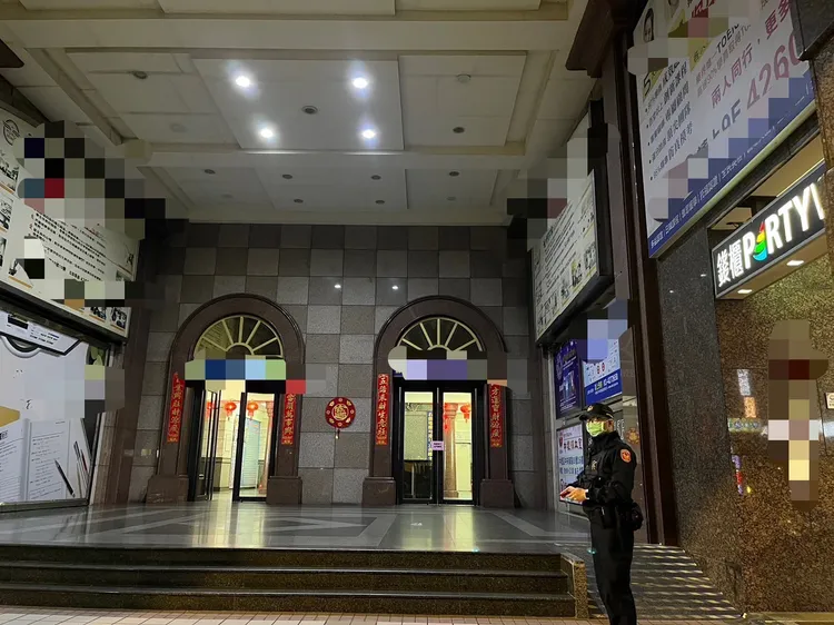 警方加強補習班周邊巡邏。中壢警分局提供