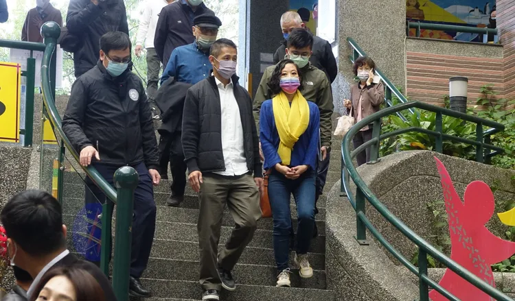 吳怡農今天與家人一同前往投票，他表示，自己的幸運小物就是家人。莊宗達攝