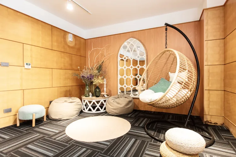 內部以經典電影主題打造住宿空間。台東旅行博物館提供