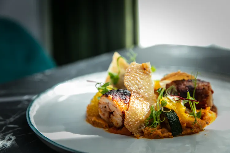 源自於葡萄牙的傳統料理「霹靂霹靂烤雞」。台東旅行博物館提供