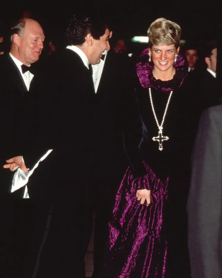 黛安娜王妃於1987年時，曾佩戴此紫水晶項鍊出席慈善晚宴。翻攝sothebys IG