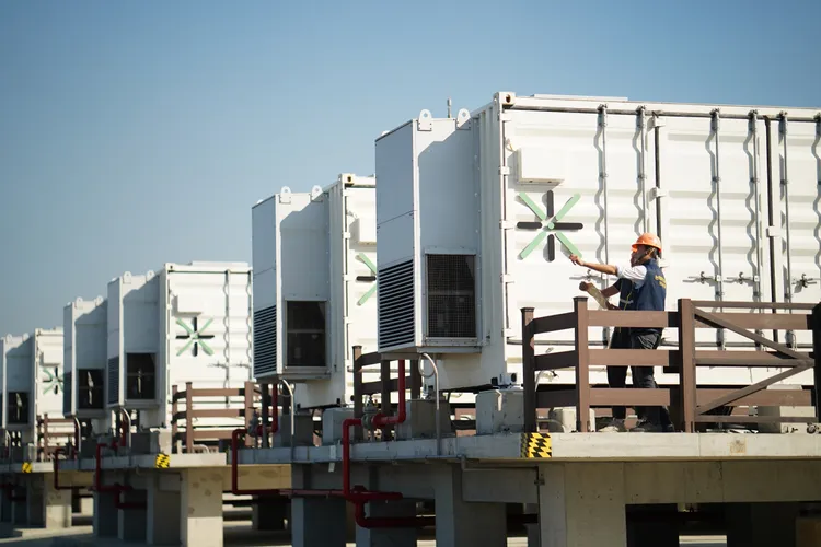 台電攜手新能源企業聯合再生，設置台灣全島首座結合綠能「光儲合一」的儲能系統今正式啟用。台電提供