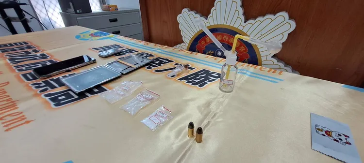 警方自莊嫌車上與住處起出毒品、子彈等違禁物。讀者提供