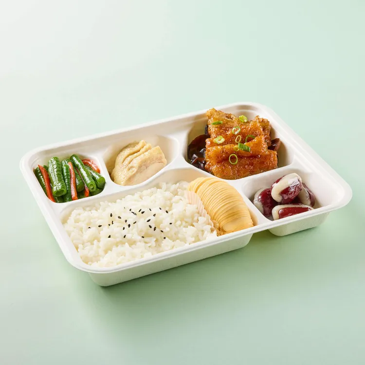 樂天皇朝豪華海陸餐盒(紅燒鱸魚、花雕醉雞)，售價280元。業者提供