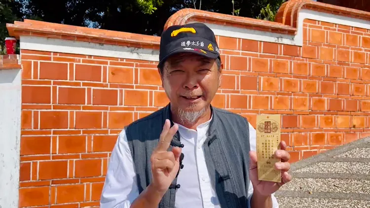 民俗專家廖大乙認為是中上籤，國人要謹慎小心疫情。王志弘攝