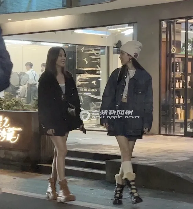 陳若儀（右）與Penny假裝離開髮廊。特勤中心攝