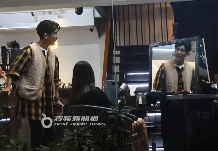 修杰楷（左）在節目中擔任重要班底。特權中心攝