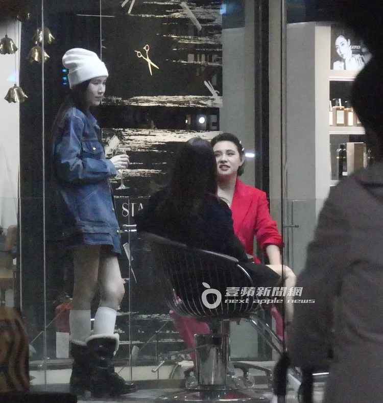 陳若儀（左）當天打扮時髦年輕，看不出來已經是三寶媽。特勤中心攝