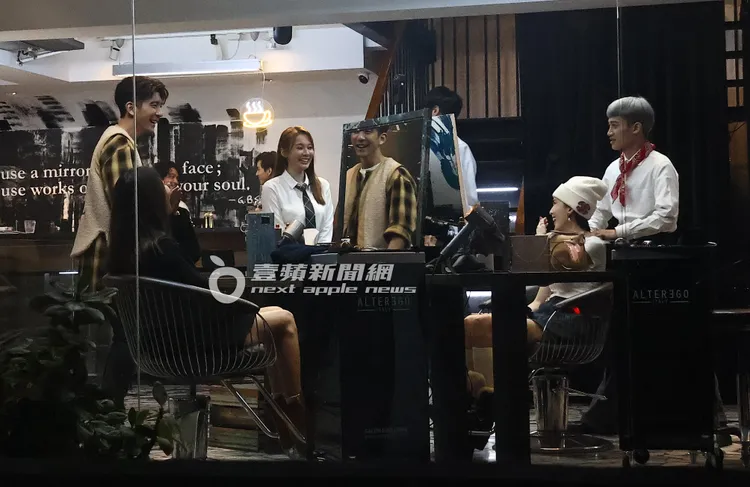 大夥開心大笑，節目氣氛和樂。特勤中心攝