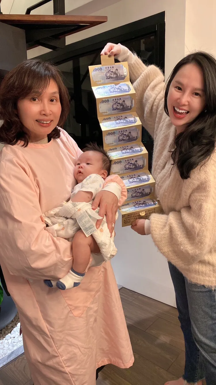 張齡予婆婆到月子中心探望她。張齡予提供