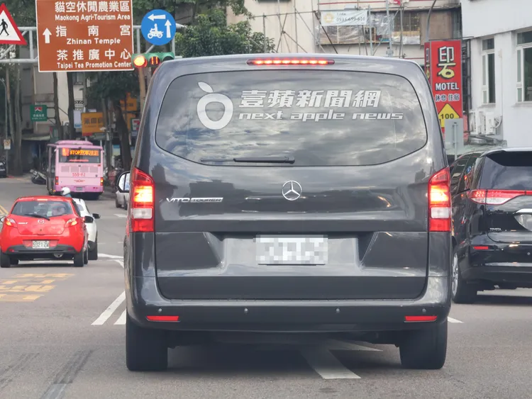 瘦子的賓士廂型車座駕，一路開往木柵地區。特勤中心攝