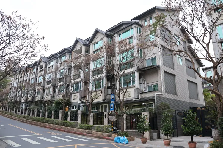 瘦子位在木柵山區的透天別墅，擁有百坪歐洲鄉村風庭院，十分氣派。特勤中心攝