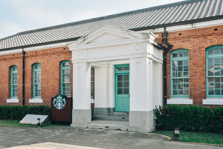 星巴克進駐台南市定古蹟，打造南部首間舊建築門市。台南文創門市即日起開幕。業者提供