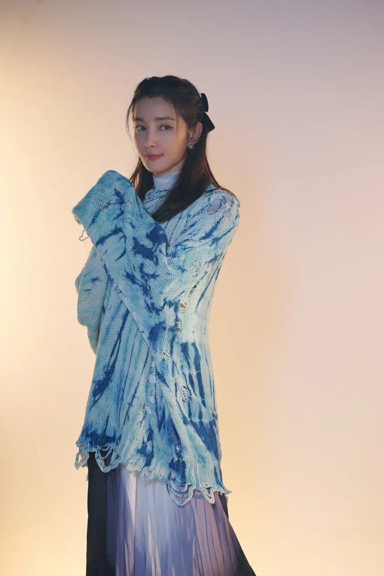 李冰冰完全看不出將滿50歲。翻攝李冰冰工作室微博