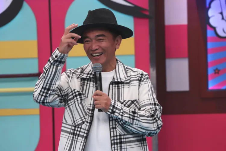 吳宗憲提醒兒子趕快還他錢。中天提供