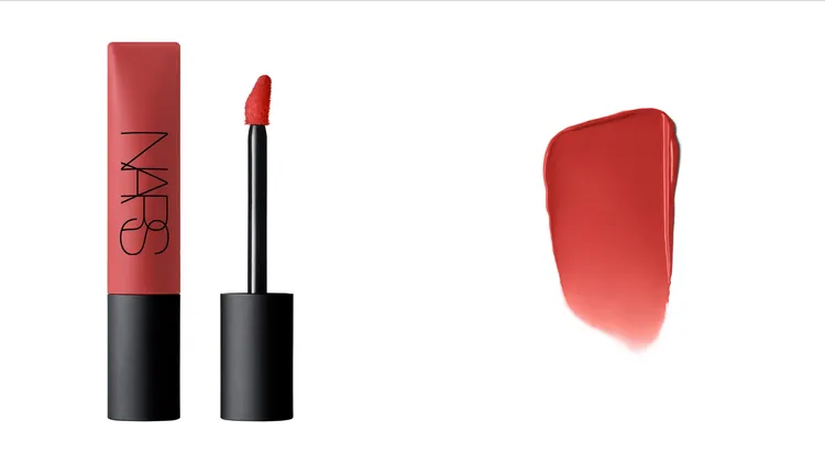 雲霧唇誘#PinUp性感磚紅，1000元。品牌提供