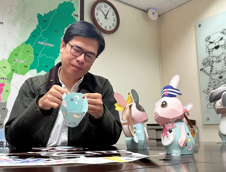 陳其邁組合小提燈。翻攝陳其邁臉書