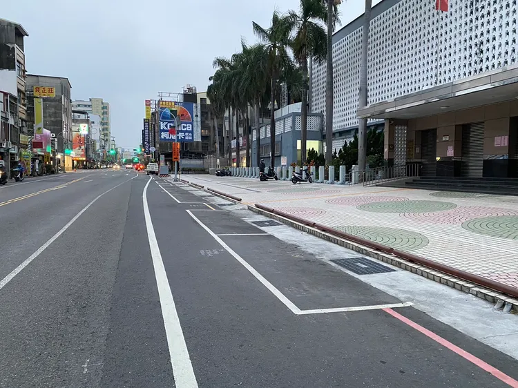 街頭傳說落幕，車位淨空。市府提供