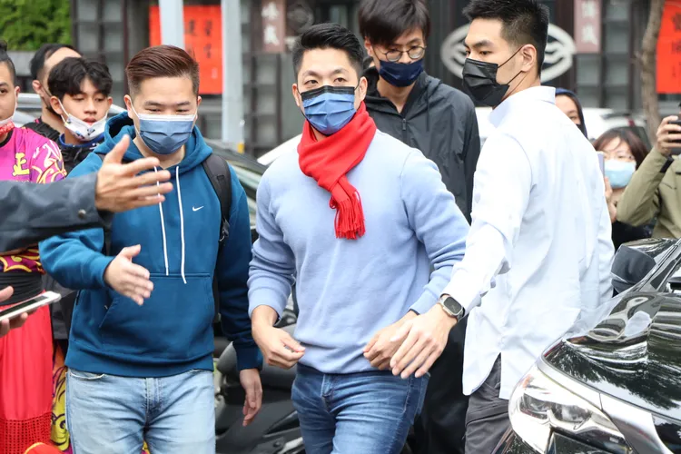 蔣萬安說連續拜20座廟，體力完全沒有問題。鄭孟晃攝