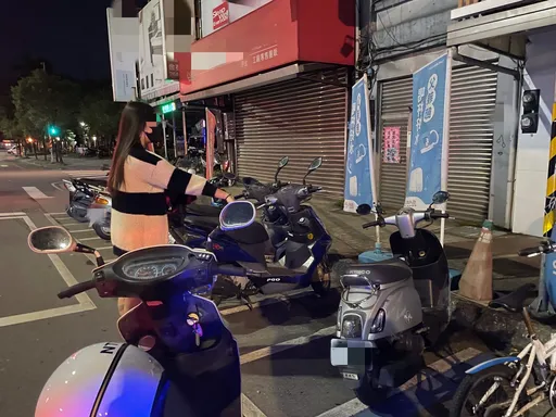 汐止一匹狼！偷機車還不過癮　沿途侵入民宅偷蕾絲小褲褲