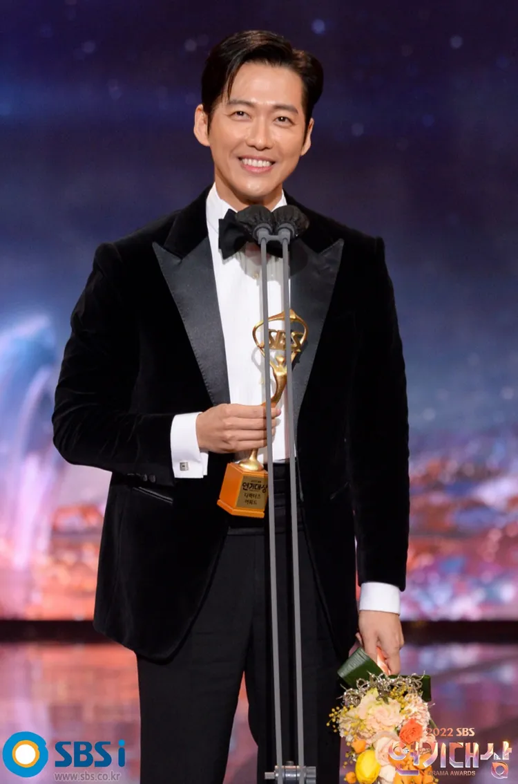 南宮珉奪大獎呼聲高，可惜不敵金南佶，獲頒導演獎。翻攝SBS