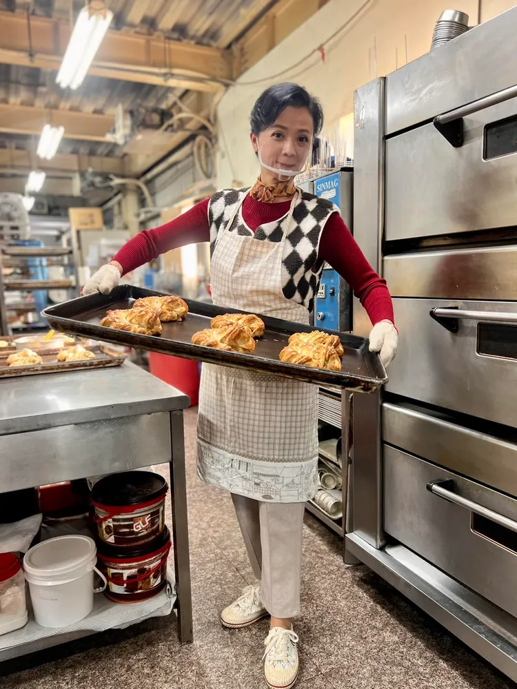 高欣欣扮演烘焙訪老闆。民視提供