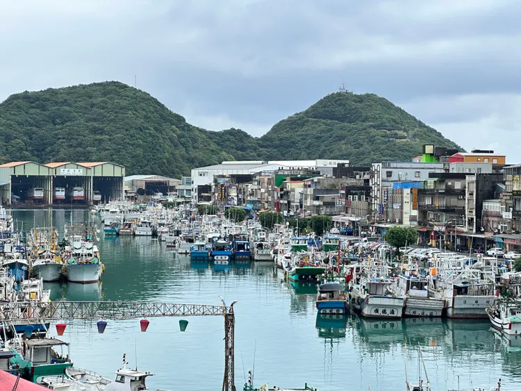 在南天宮可眺望南方澳第一漁港景色。林泊志攝