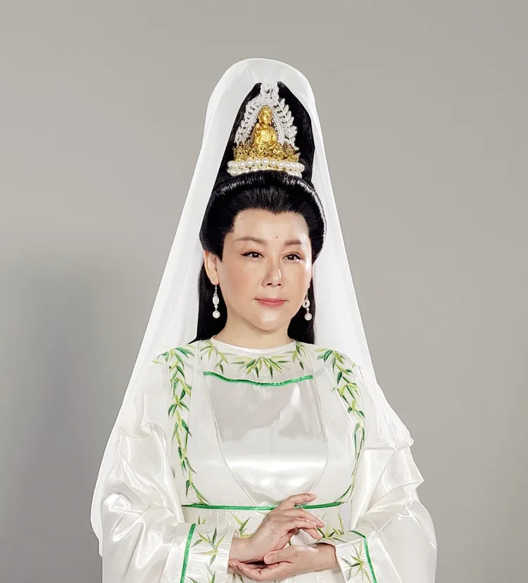 藍心湄觀音裝扮看不習慣。翻攝藍心湄臉書