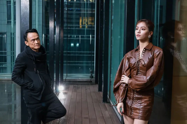 陳以文和宋芸樺劇中演父女。趙世平攝