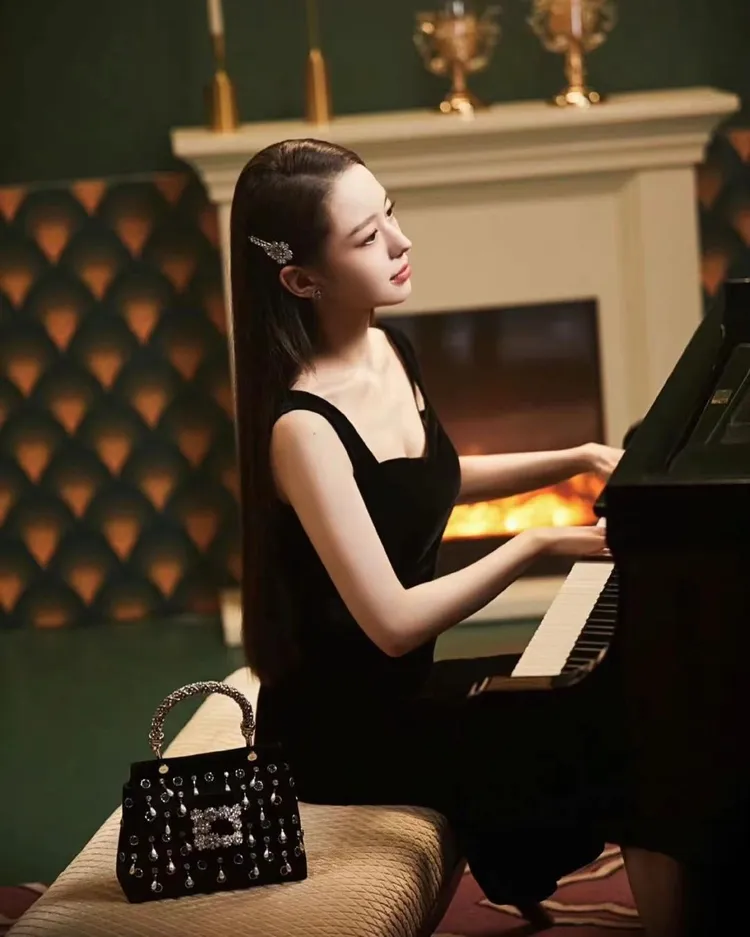 Gina Alice是知名的鋼琴家。翻攝ginaalicepiano IG