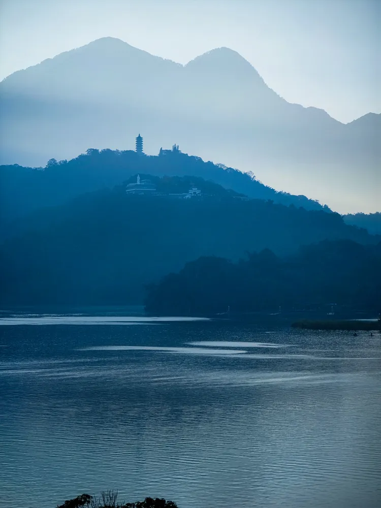 清晨的日月潭，有種靜謐之美。田欣雲攝