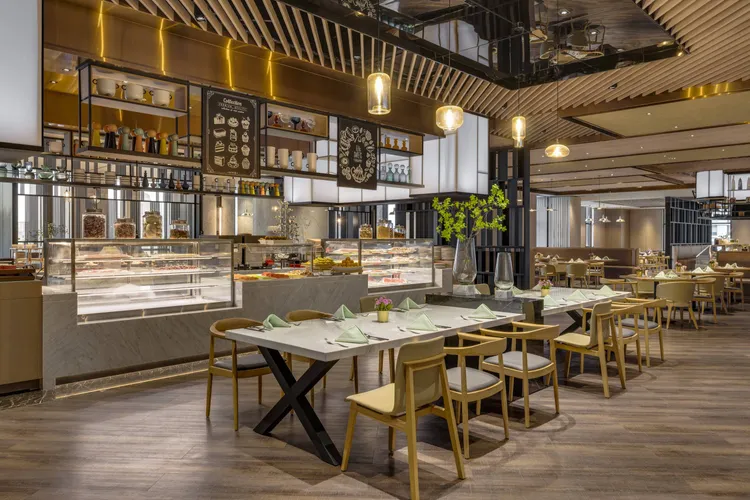 座落於高雄萬豪酒店中的豪享自助餐廳，提供各式精緻料理、網羅全球美食。翻攝畫面