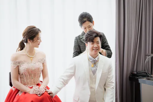 主播鄭亦真補文定「桃心領」秀性感 新郎鑽戒不見當場傻眼