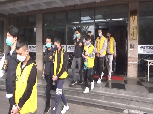 軌道燈+隔音棉完勝! 廣告公司清涼直播妹線上叩客賭博撈很大