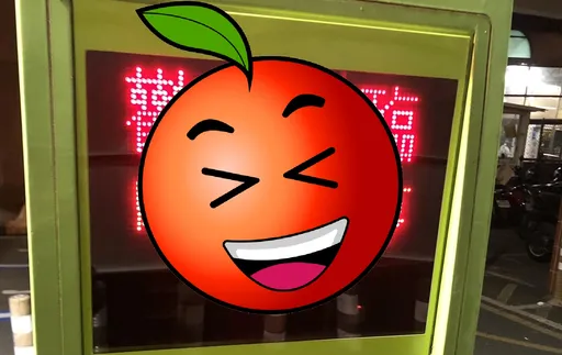 進停車場驚見這四個字 網驚「周董躲在裡面」