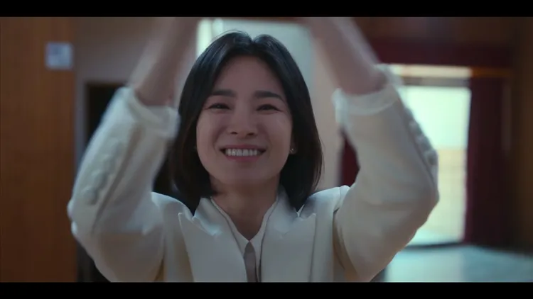 宋慧喬在《黑暗》第3集中的「變臉」演技，看完讓人寒毛直豎。翻攝Netflix