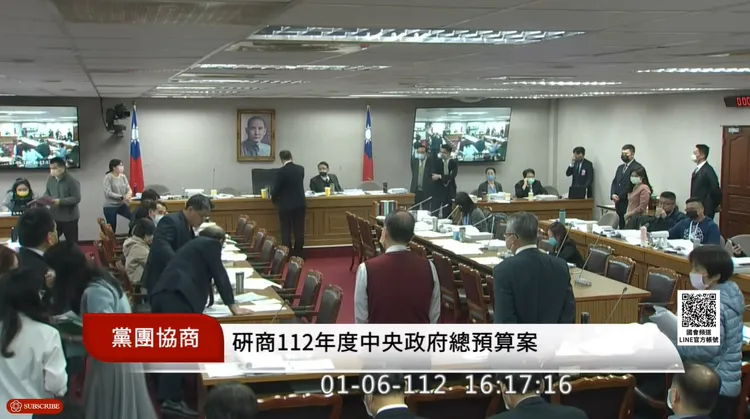 邱顯智在政黨協商與柯建銘衝突爆粗。翻攝自立法院直播