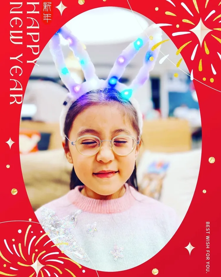 咘咘過新年應景有了兔耳朵特效照。翻攝Alyssachia IG