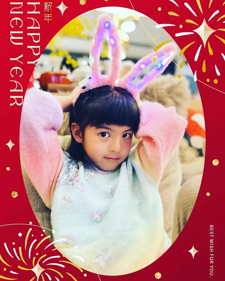 BO妞的俏皮兔耳朵照顯露一雙大眼睛。 翻攝Alyssachia IG