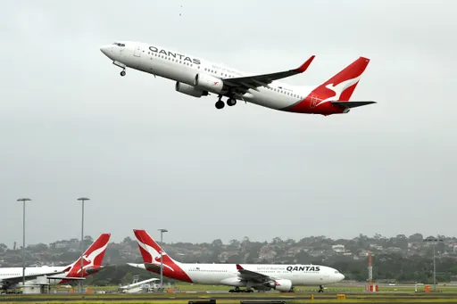 空中驚魂!澳航載100多人客機飛航期間引擎故障 一度緊急求救