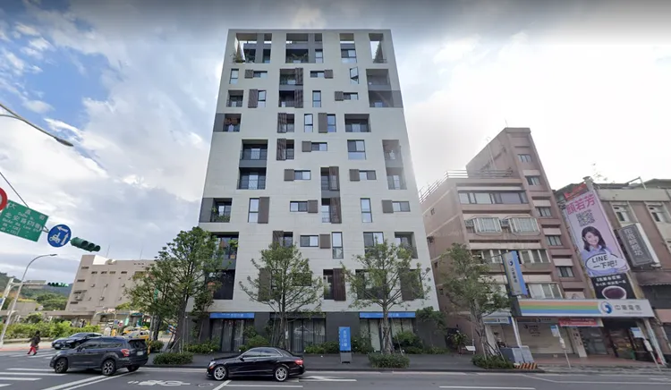 專家指出，大直的住宅走高價路線，受惠水岸景觀、豪宅名氣、名人置產等因素，建商看好豪宅置產的可能性強化開價信心，房價都在單坪百萬元的水準，圖為大樓「長野米蘭」。翻攝Google map