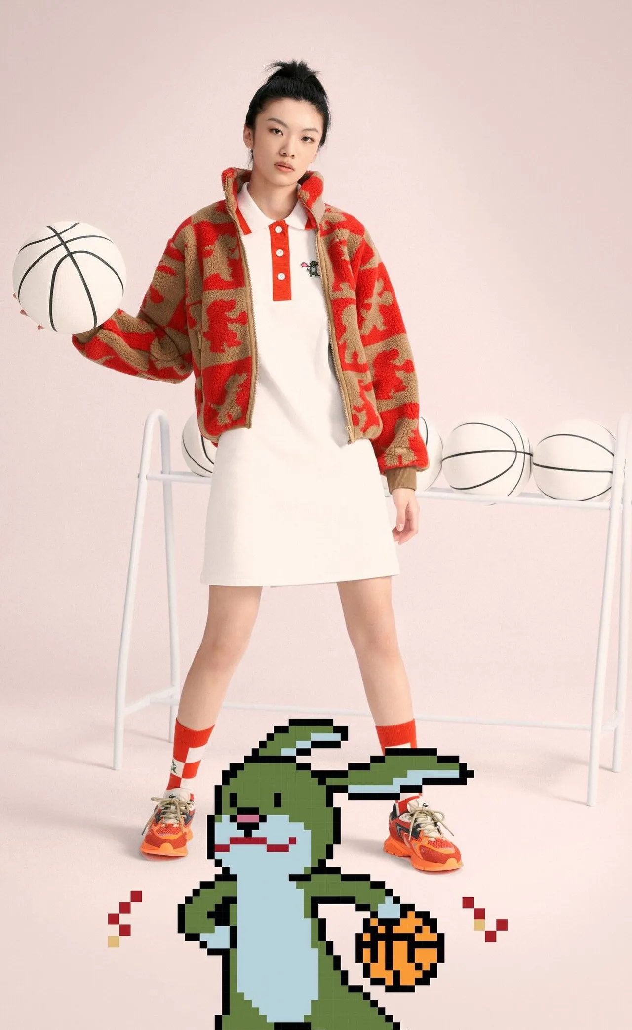 2023兔年新春系列展以趣味的萌兔型鱷組合,營造出動感年輕活力。品牌提供