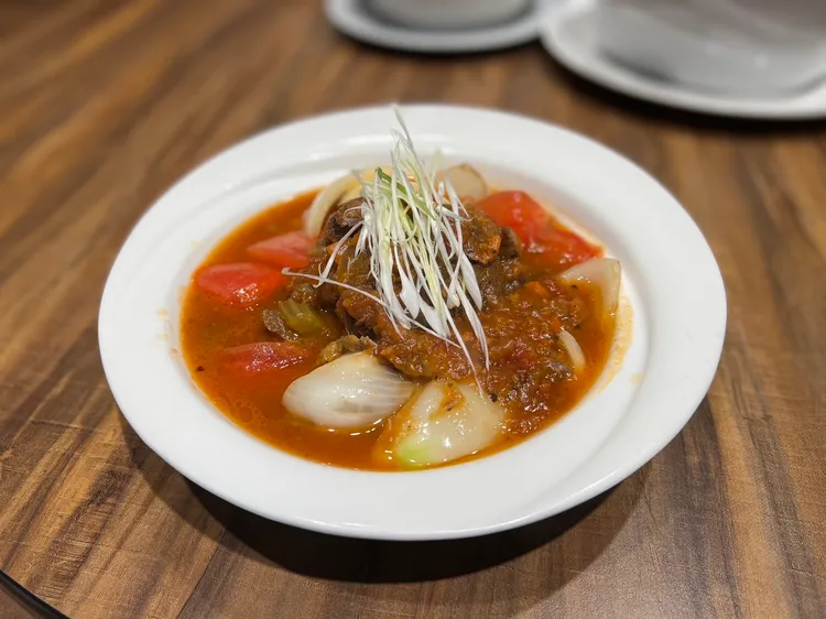 安得烈慈善協會在年前募集「年菜食物箱」幫助弱勢家庭。翻攝畫面